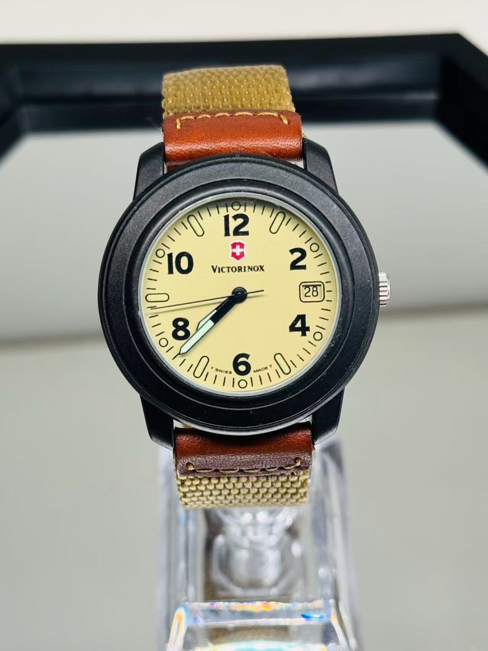 Vintage Victorinox Swiss Army Field Men Watch Cream Dial 39mm New Battery Runs